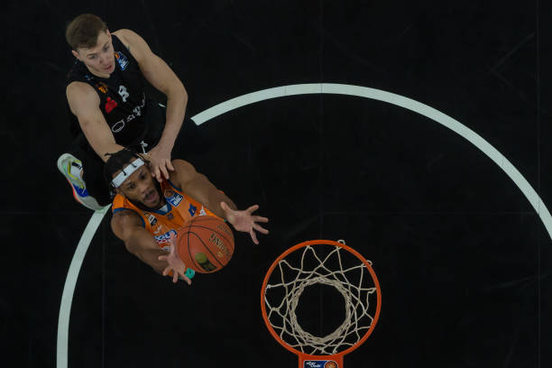 国足继续保 国足继续保